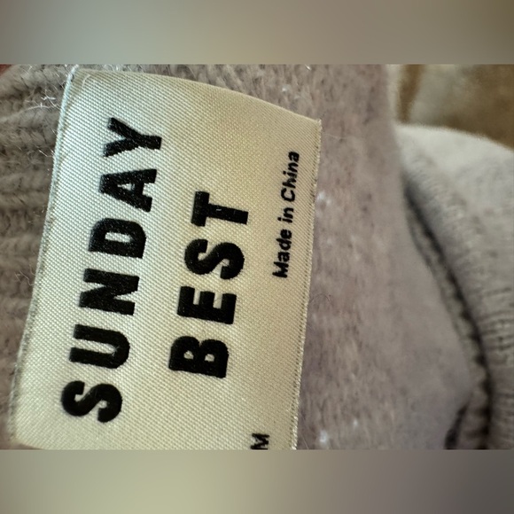 Sunday Best Sweater - Size M - Picture 4 of 6